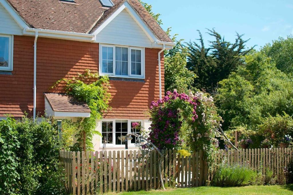 Canal View 2 Bedrooms End Of Terrace Chichester Exterior foto